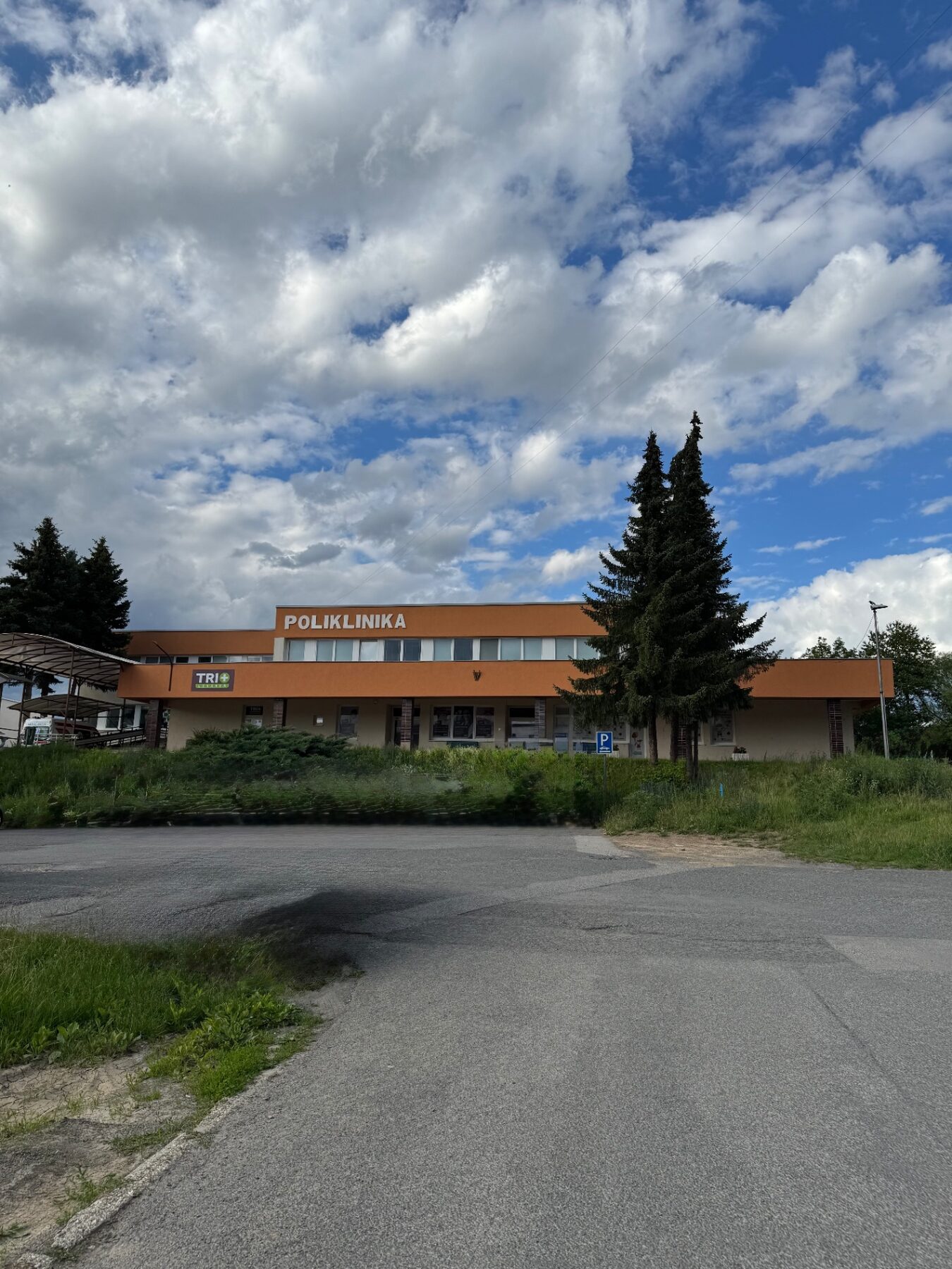 Budova polikliniky v Detve, kde sídli ambulancia KardioDT
